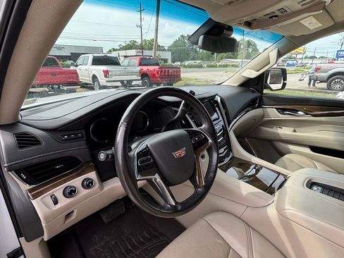 Used 2020 Cadillac Escalade ESV Premium Luxury AWD/4WD image 9