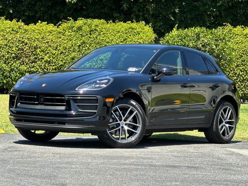 Certified 2025 Porsche Macan AWD/4WD image 1