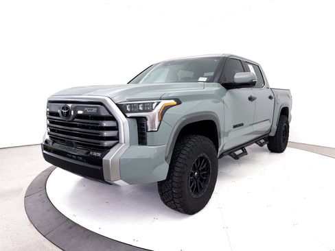 Used 2025 Toyota Tundra Limited AWD/4WD image 13