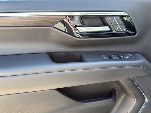 Used 2025 Chevrolet Tahoe LT RWD image 11