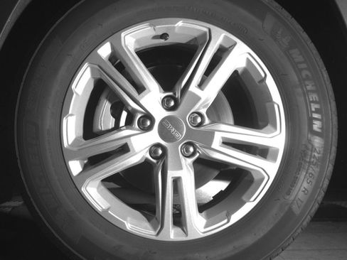 Used 2024 GMC Terrain SLE FWD image 12