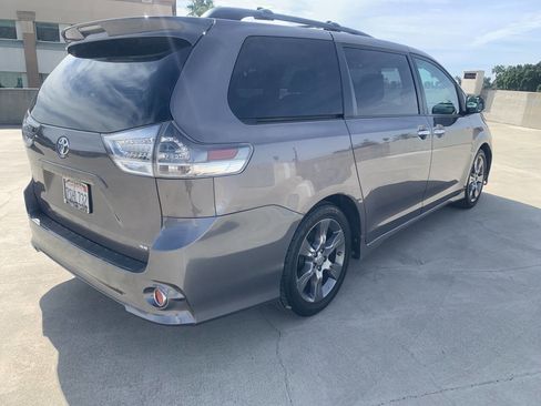 Used 2016 Toyota Sienna SE image 8