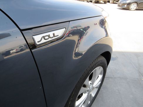 Used 2016 Kia Soul ! w/ Premium Package image 36