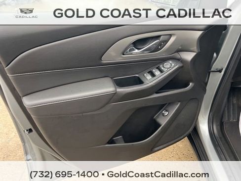 Used 2023 Chevrolet Traverse LT w/ Rear Camera Mirror Package image 17