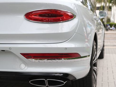 Used 2021 Bentley Bentayga image 17