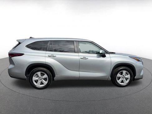 Used 2025 Toyota Highlander LE image 15