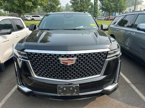 Used 2024 Cadillac Escalade ESV Luxury AWD/4WD image 2