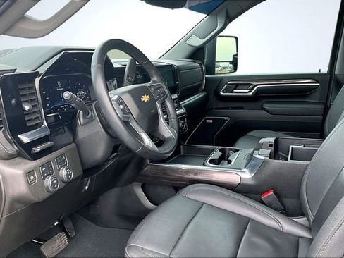 Used 2024 Chevrolet Silverado 2500 LTZ w/ LTZ Premium Package image 18