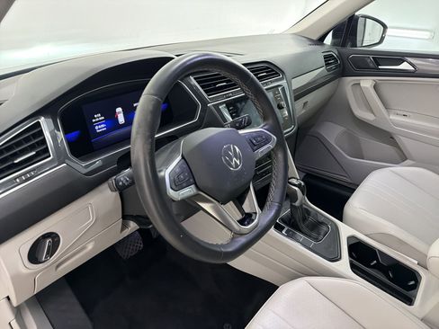 Used 2023 Volkswagen Tiguan SE image 4