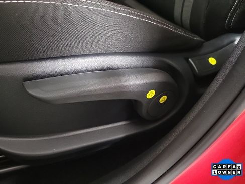 Used 2024 Hyundai Venue SEL image 15