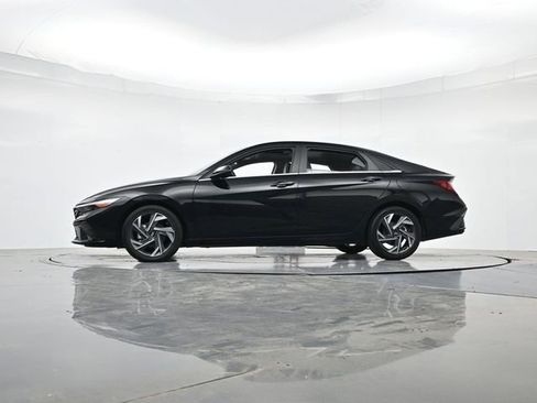 Used 2025 Hyundai Elantra Limited FWD image 34