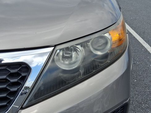 Used 2011 Kia Sorento EX w/ Limited Pkg AWD/4WD image 10