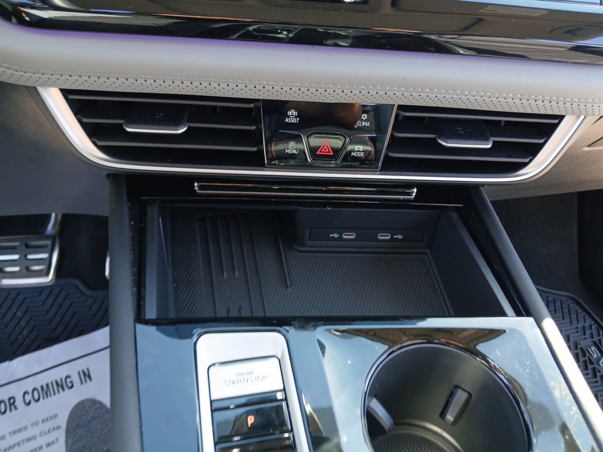 Used 2025 Volkswagen Atlas Peak Edition SE AWD/4WD image 17