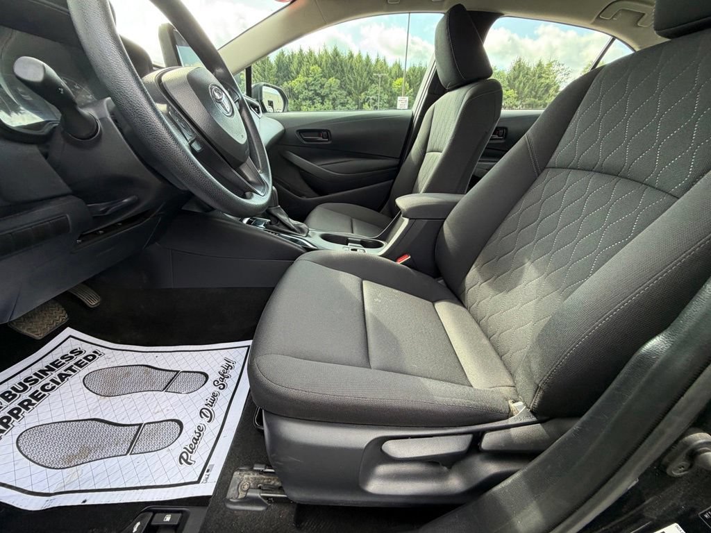 Used 2025 Toyota Corolla LE FWD image 11
