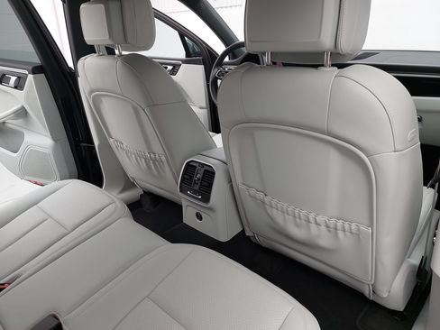Certified 2026 Porsche Macan AWD/4WD image 13
