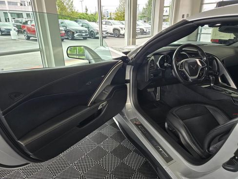 Used 2017 Chevrolet Corvette Stingray Coupe w/ Carbon Flash Badge Package RWD image 38