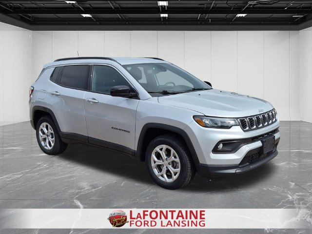Used 2024 Jeep Compass Latitude AWD/4WD image 7