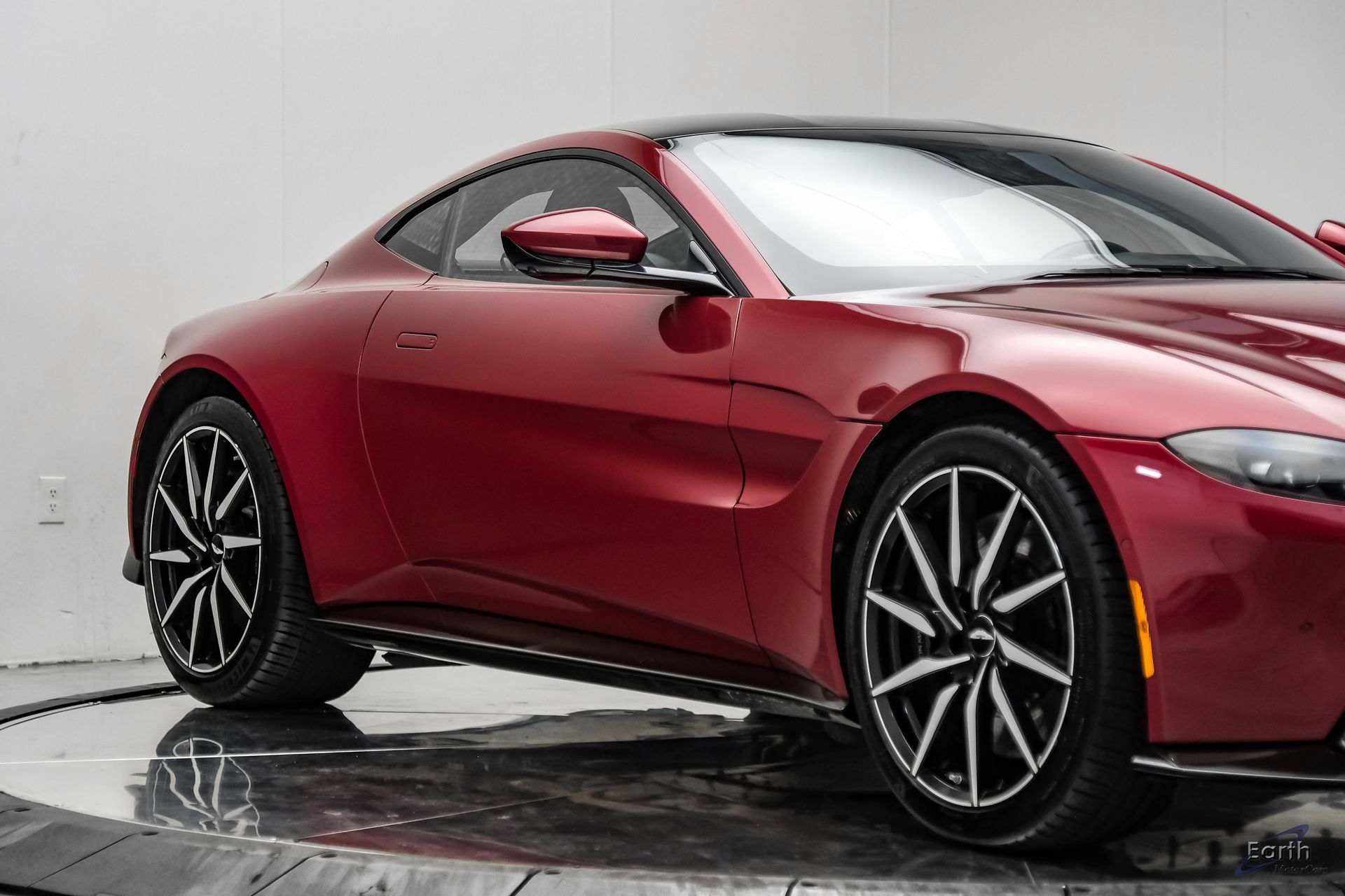 Used 2019 Aston Martin V8 Vantage Coupe RWD image 31