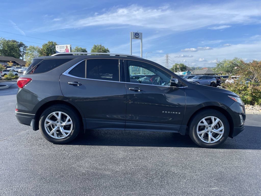 Used 2018 Chevrolet Equinox LT w/ Sun & Infotainment Package AWD/4WD image 4