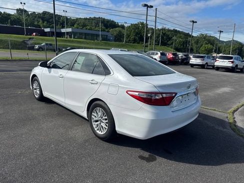 Used 2016 Toyota Camry LE FWD image 6