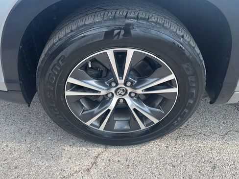 Used 2017 Toyota Highlander Plus FWD image 39
