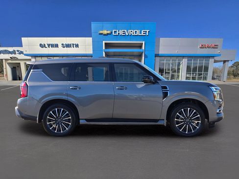 Used 2025 Nissan Armada Platinum Reserve image 6