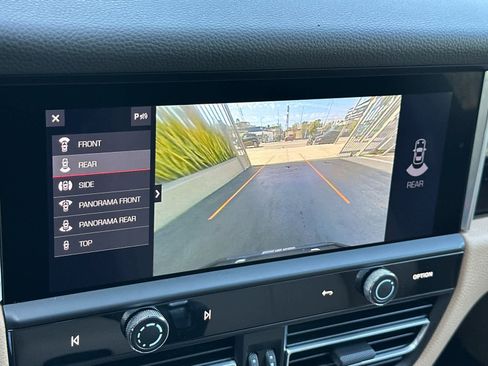 Certified 2025 Porsche Macan AWD/4WD image 22