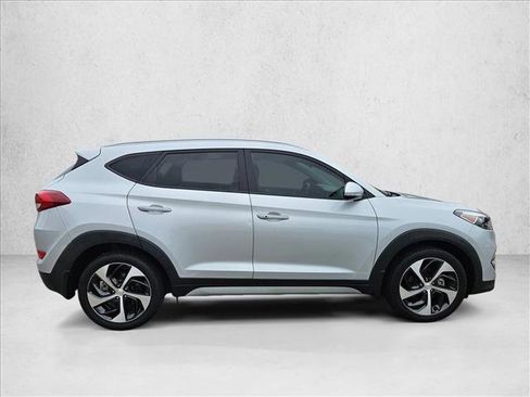 Used 2018 Hyundai Tucson Sport FWD image 4