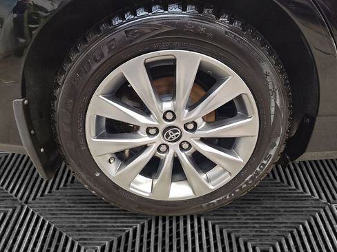 Used 2017 Toyota Camry XLE image 16