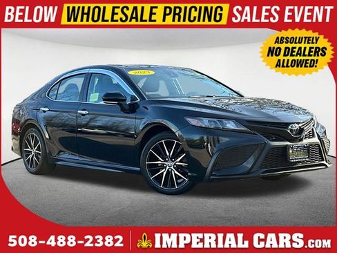 Used 2023 Toyota Camry SE w/ Cold Weather Package image 1