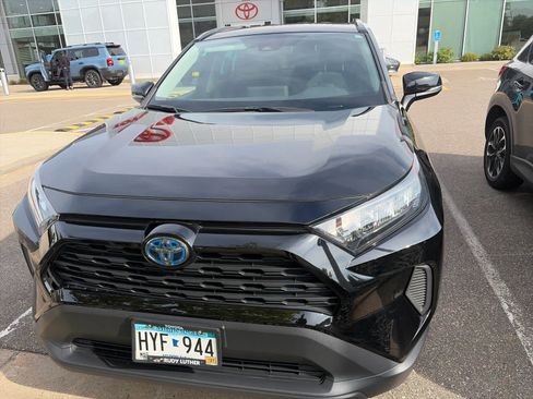 Certified 2022 Toyota RAV4 LE AWD/4WD image 2