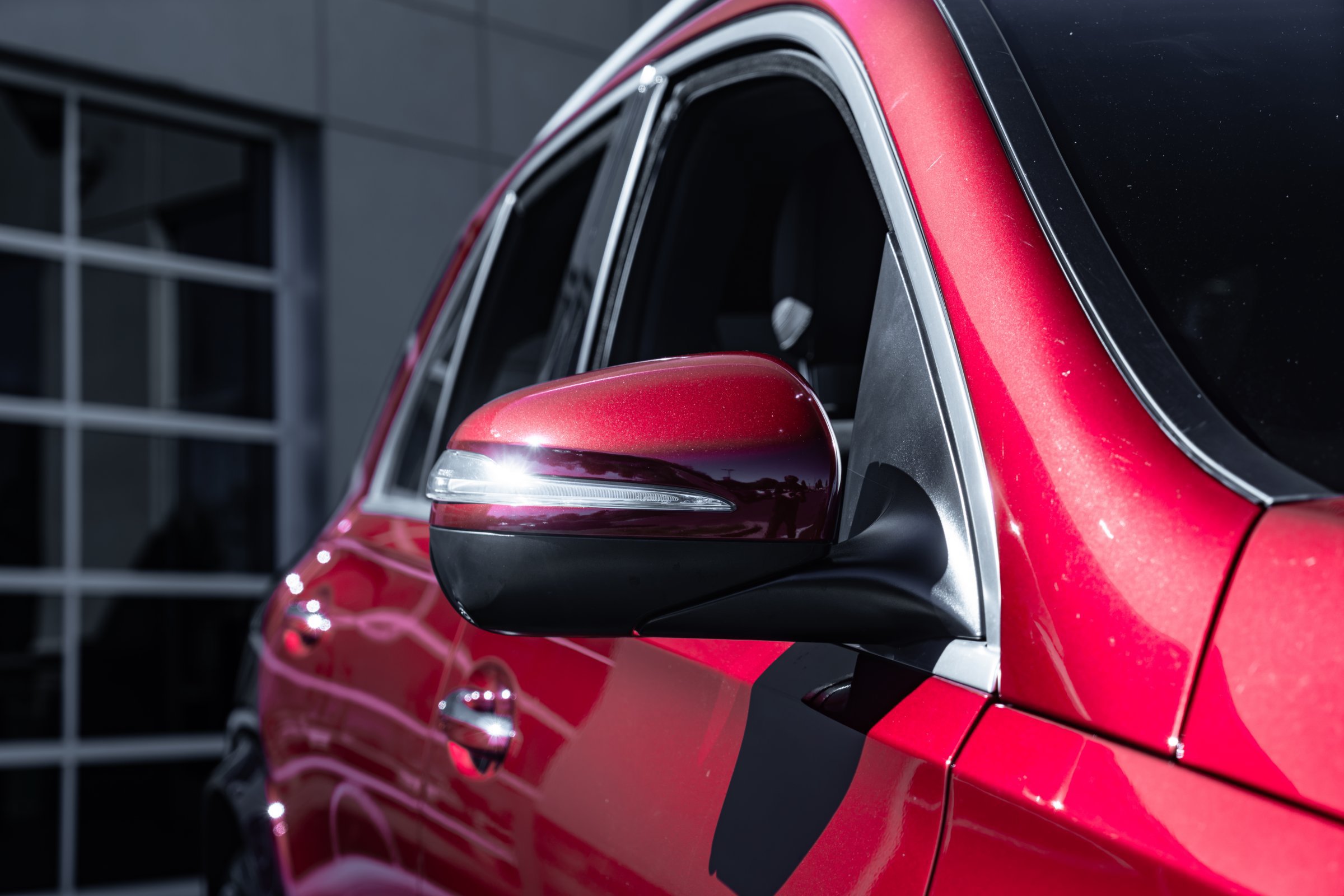 Used 2024 Mercedes-Benz GLE 350 4MATIC w/ AMG Line Exterior image 8