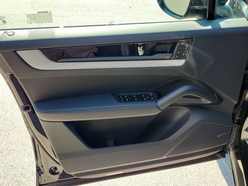 New 2026 Porsche Cayenne Coupe image 24