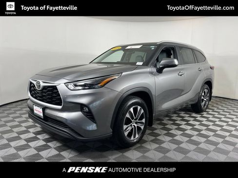 Certified 2026 Toyota Highlander XLE AWD/4WD image 1