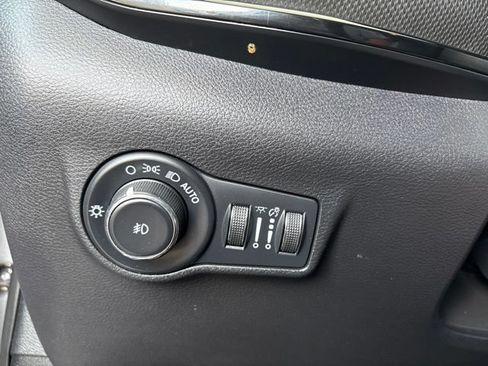 Used 2023 Jeep Compass Latitude w/ Convenience Group AWD/4WD image 29
