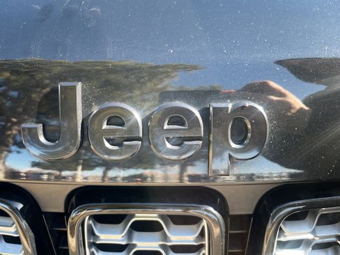 Used 2019 Jeep Grand Cherokee Altitude image 23