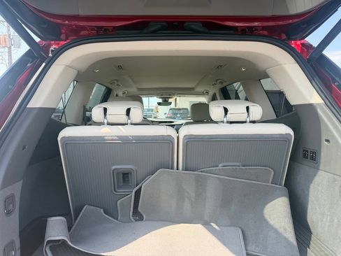 Used 2024 Cadillac XT6 Premium Luxury w/ Technology Package FWD image 9
