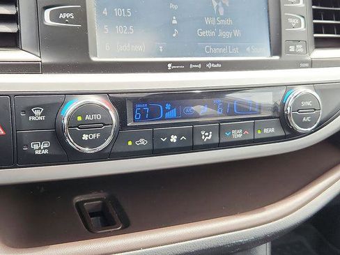 Certified 2019 Toyota Highlander XLE AWD/4WD image 18