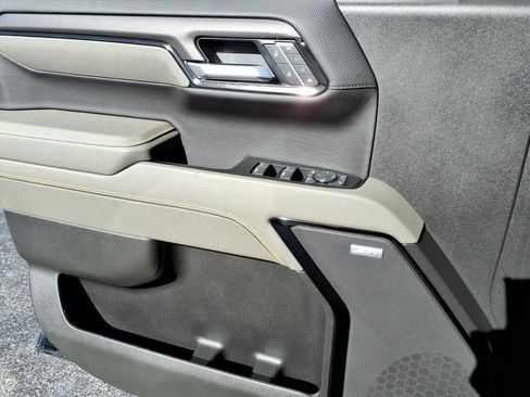 Used 2025 Chevrolet Silverado 1500 ZR2 w/ Technology Package AWD/4WD image 17