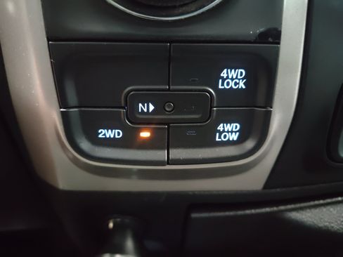 Used 2020 RAM 1500 Classic SLT AWD/4WD image 28