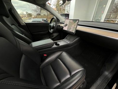 Used 2022 Tesla Model Y Long Range image 31
