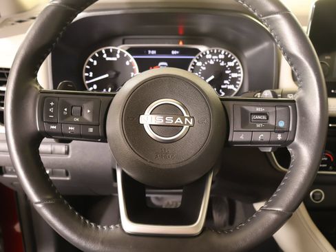Used 2023 Nissan Rogue SL w/ SL Premium Package FWD image 3