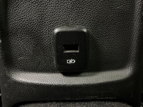 Used 2018 Chevrolet Cruze LT w/ Convenience Package image 11