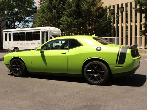 Used 2015 Dodge Challenger R/T Scat Pack w/ Scat Pack Appearance Package RWD image 9