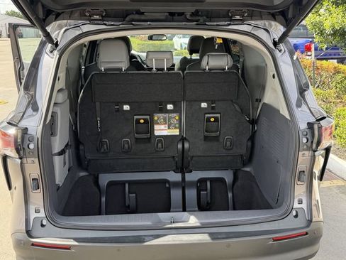 Used 2023 Toyota Sienna XLE image 26
