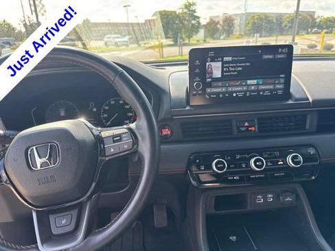 Used 2025 Honda Pilot TrailSport image 11