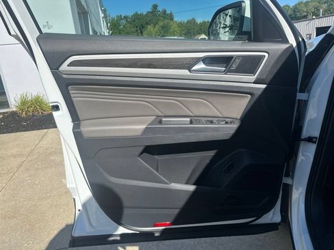 Used 2021 Volkswagen Atlas SE w/ Panoramic Sunroof Package AWD/4WD image 14