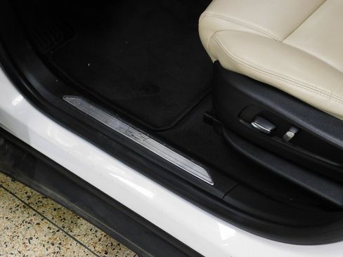 Used 2018 Cadillac XT5 AWD image 32