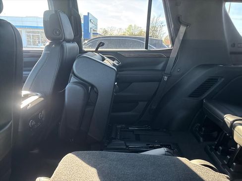 Used 2021 Chevrolet Tahoe Premier w/ Premium Package image 19