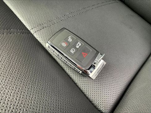 New 2025 Land Rover Range Rover Velar Dynamic SE image 35